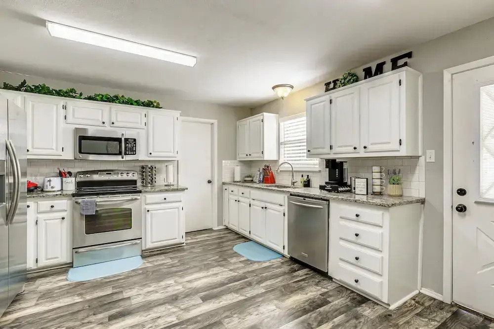 Hike, Fish & Golf: Home w/ Patio in Greenville