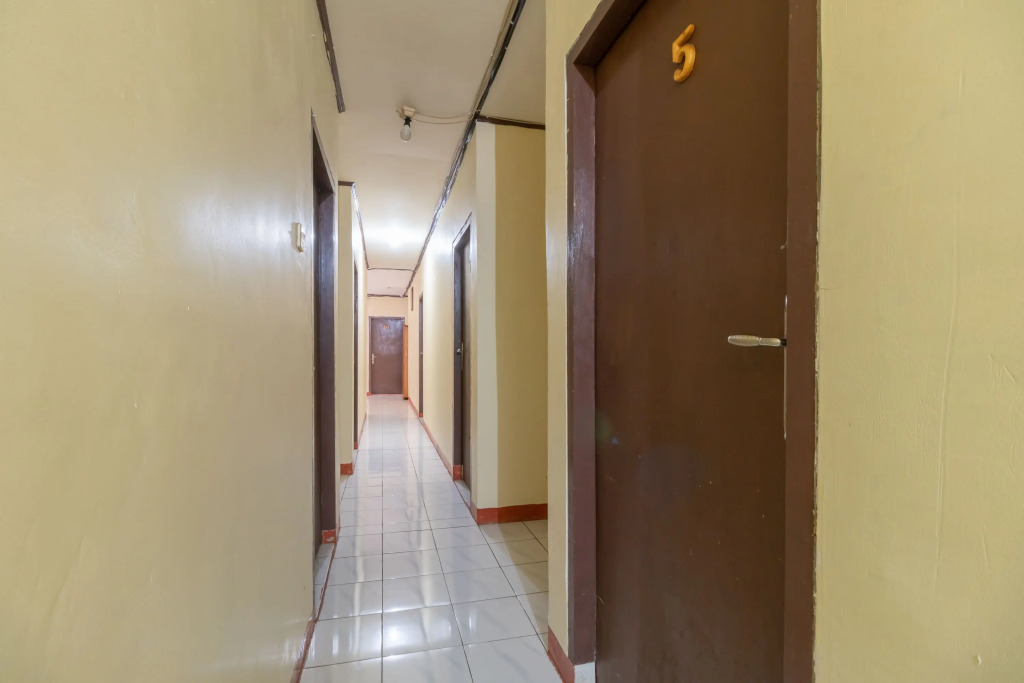 RedDoorz near Pondok Indah Water Park