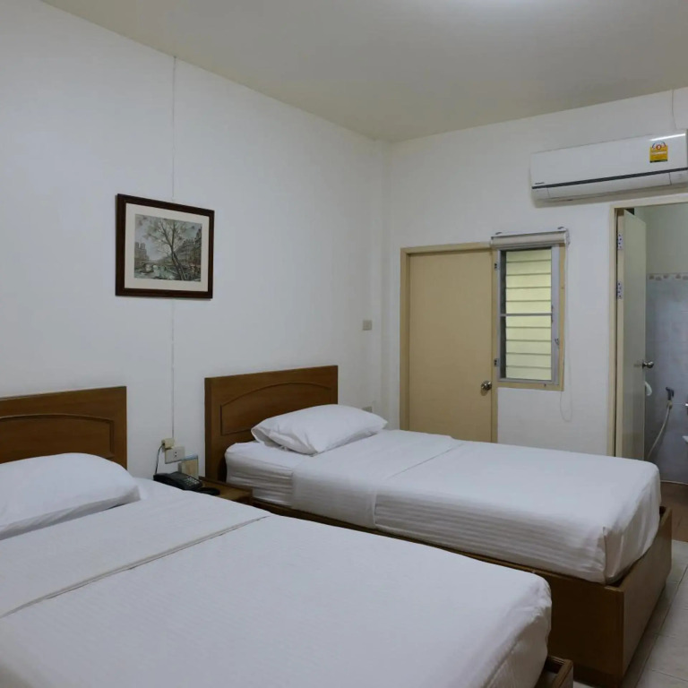 โรงแรมมูนแอนด์ซัน Moon and Sun Hotel