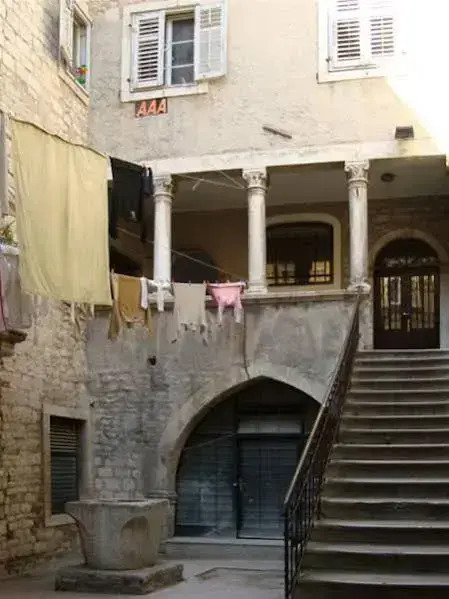 Diocletian Apartments & Rooms
