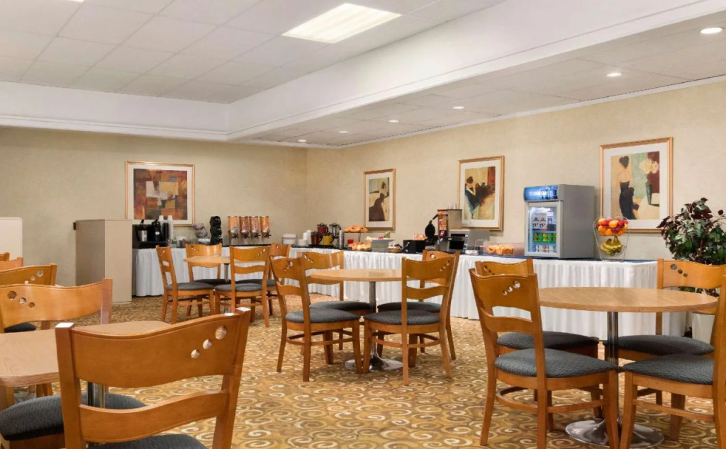 Emerald Hotel & Suites