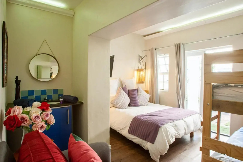 Bedrock Family 2 x Rooms 8 Sleeper with Kitchenette
