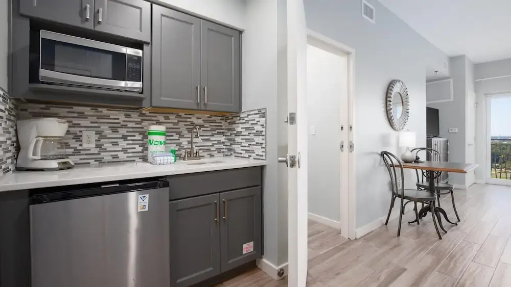 Luau I 7402/7404 - Flr14 - 3BR 3BA - "hurry Sundown"