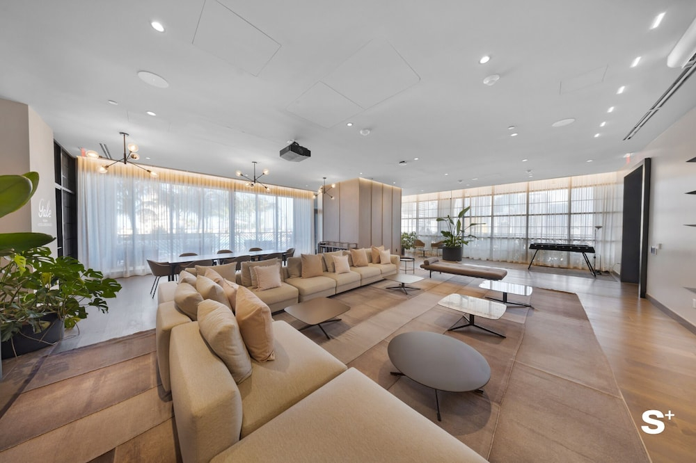 Upscale 3-BD Condo in DTW Miami