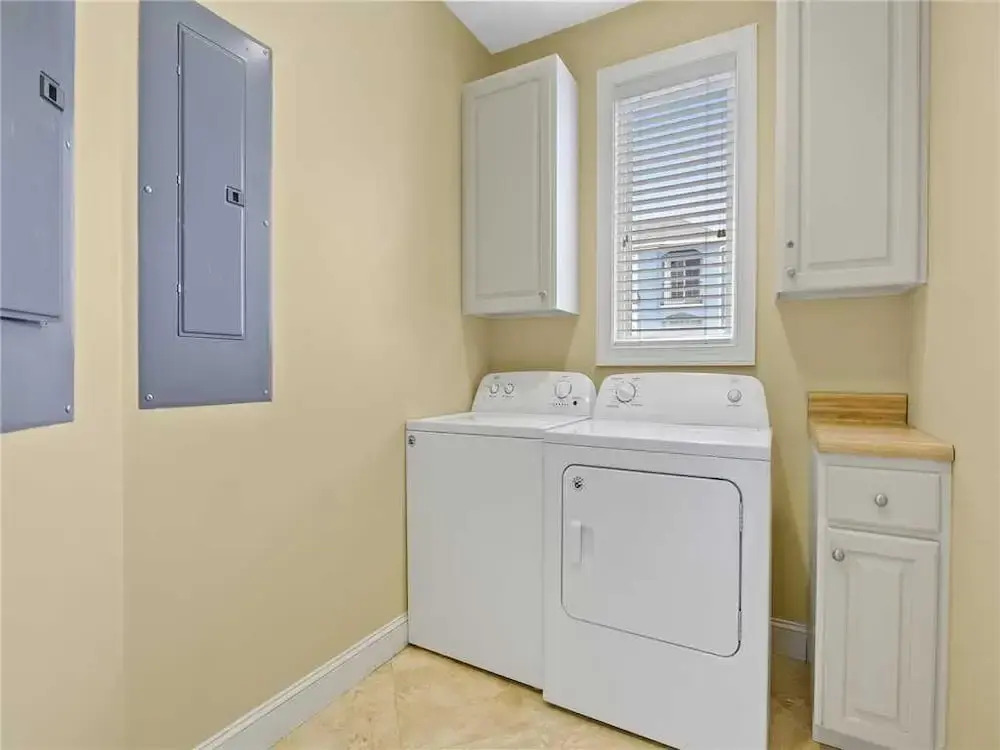 Collier Court 3 - Six Bedroom Home