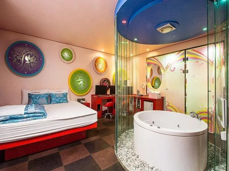 Hotel 369