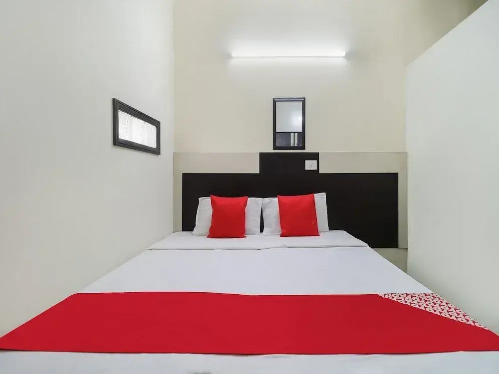 Royal Guest House by OYO Rooms