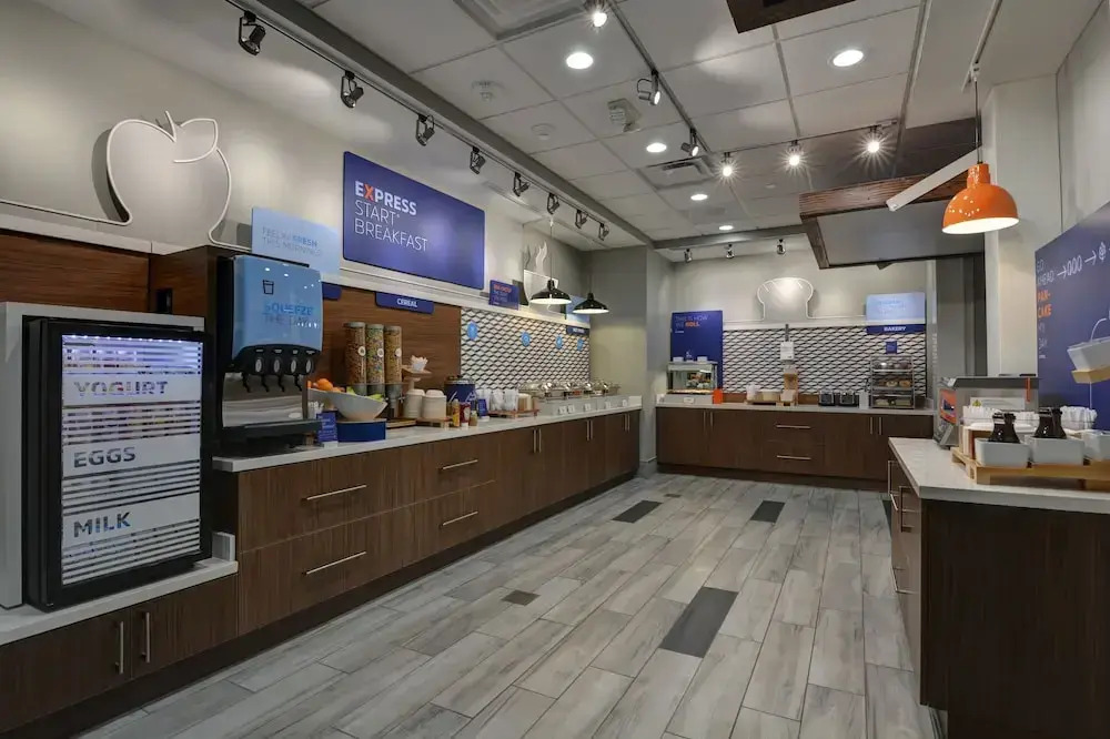 Holiday Inn Express & Suites - Greenville - Taylors by IHG