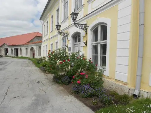 Saue Manor