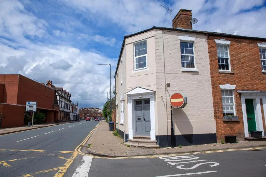 Beautiful 2-Bedroom Townhouse in Stratford upon Avon
