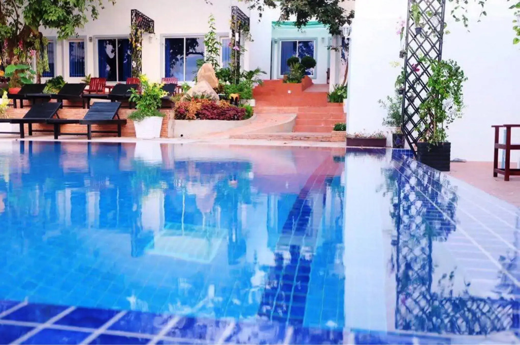 Platinum Hotel