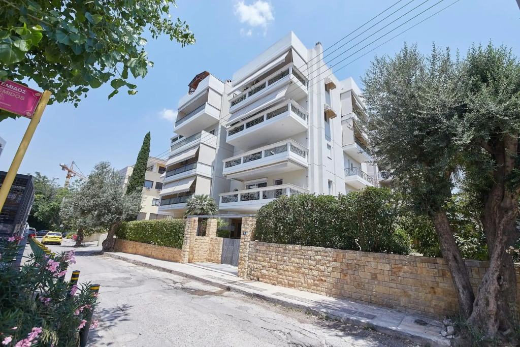 CASA MYRlAM -Suite Apartment in Marousi with View and Private Parking-
