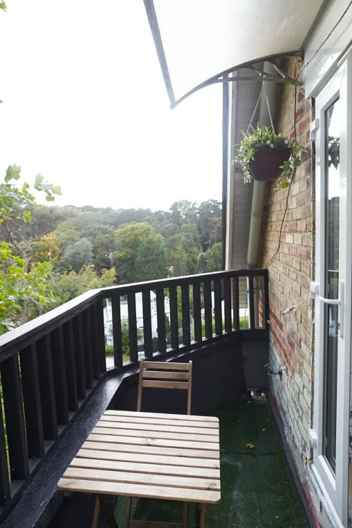 Boutique Balcony Apartment at Bodorgan Manor