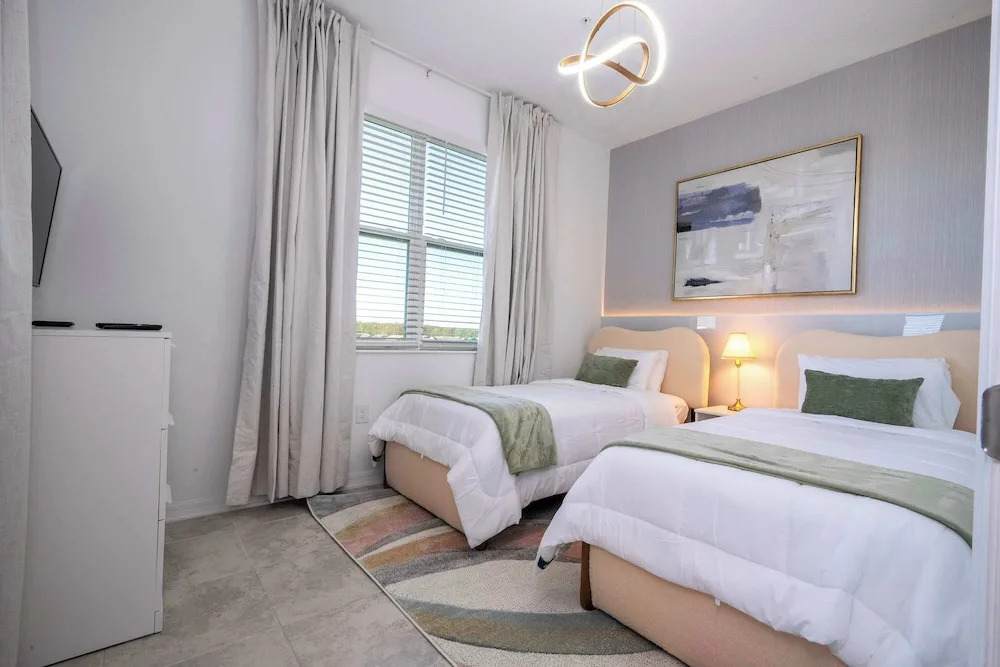 Themed Apartment Walk to Disney & Lake Access