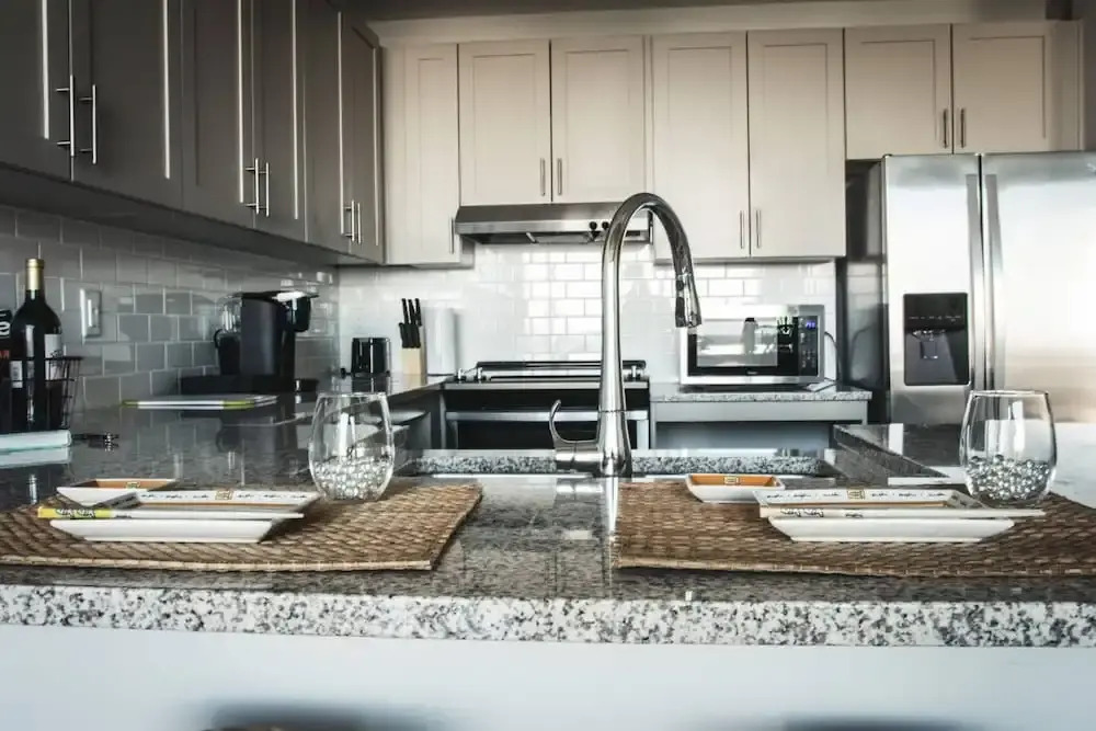 Luxury 2BR Apt In Uptown City View