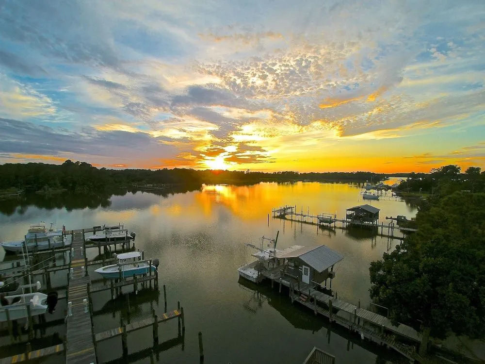 Bay John 103