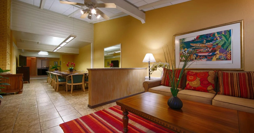 Best Western Plus Yacht Harbor Inn