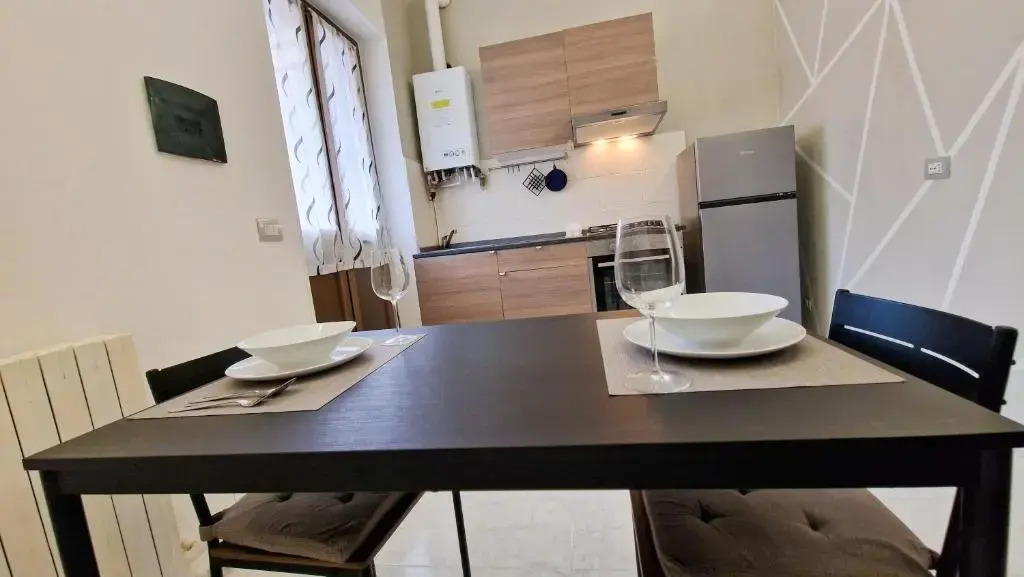 Monolocale Zona Monza-Milano Wi-fi Gratis, INTERO APPARTAMENTO