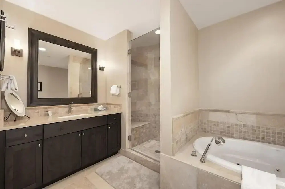 Ski Condo with Private Garage and Washer Dryer - Parry Peak Loft Premium-Rated 105