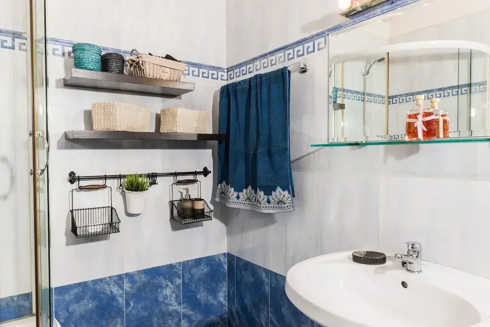 Dream Lux Flat with Great Outdoor Pool & Parking