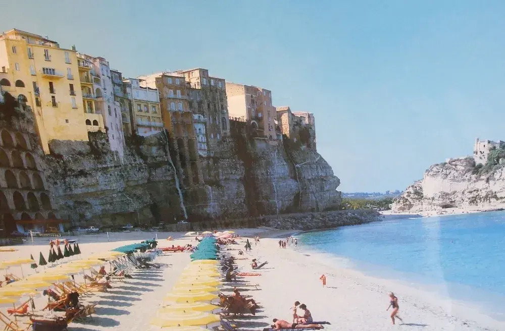2 bed apartment with a spectacular panoramic sea, coastline and mountain views