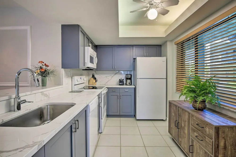 Bonita Springs Condo 4 Mi to Beach: Private Patio!