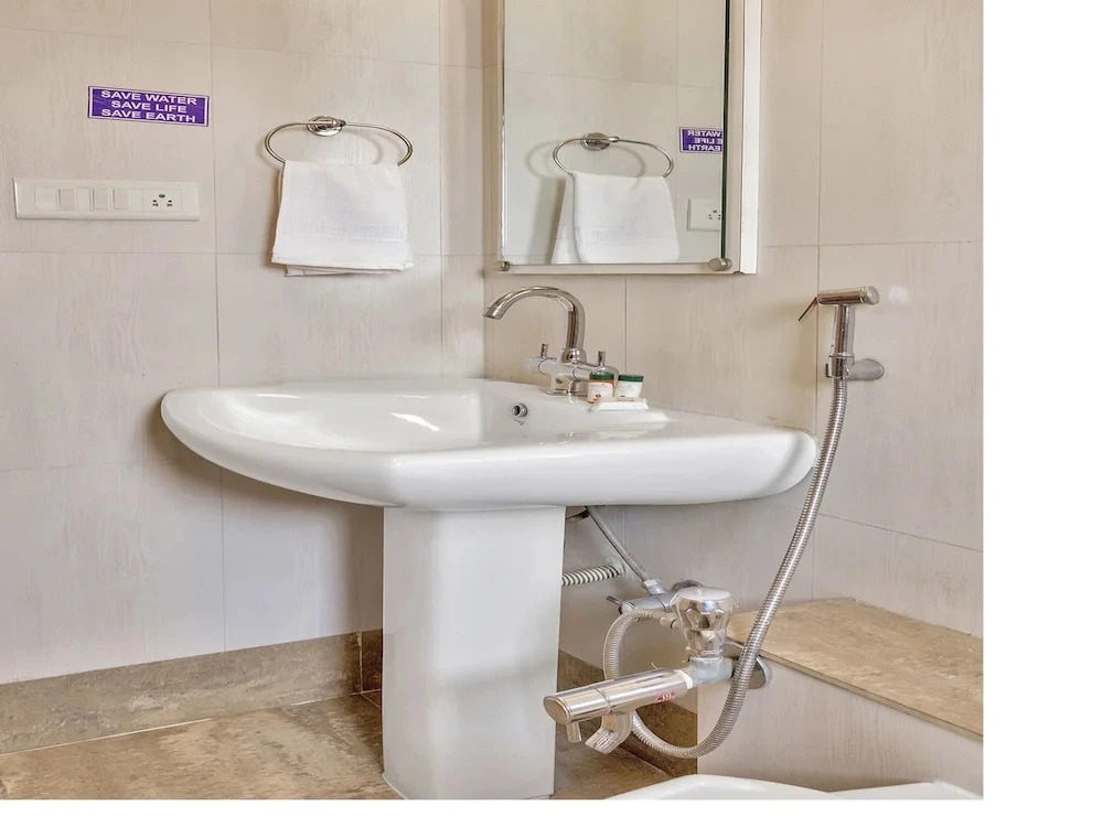 FabHotel Ratna Regency