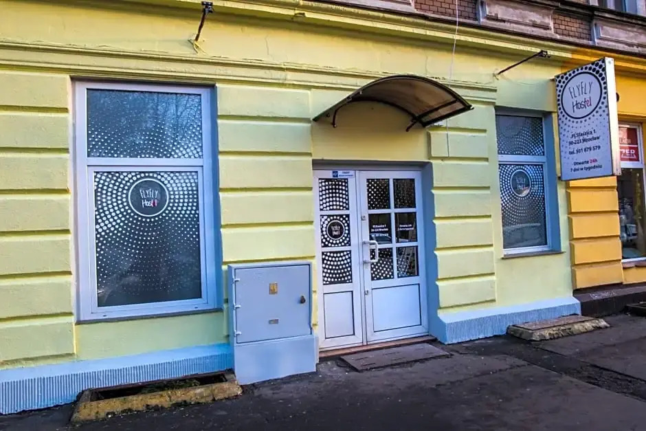 FlyFly Hostel , darmowy parking , rezerwuj przez urządzenia mobilne -10 procent
