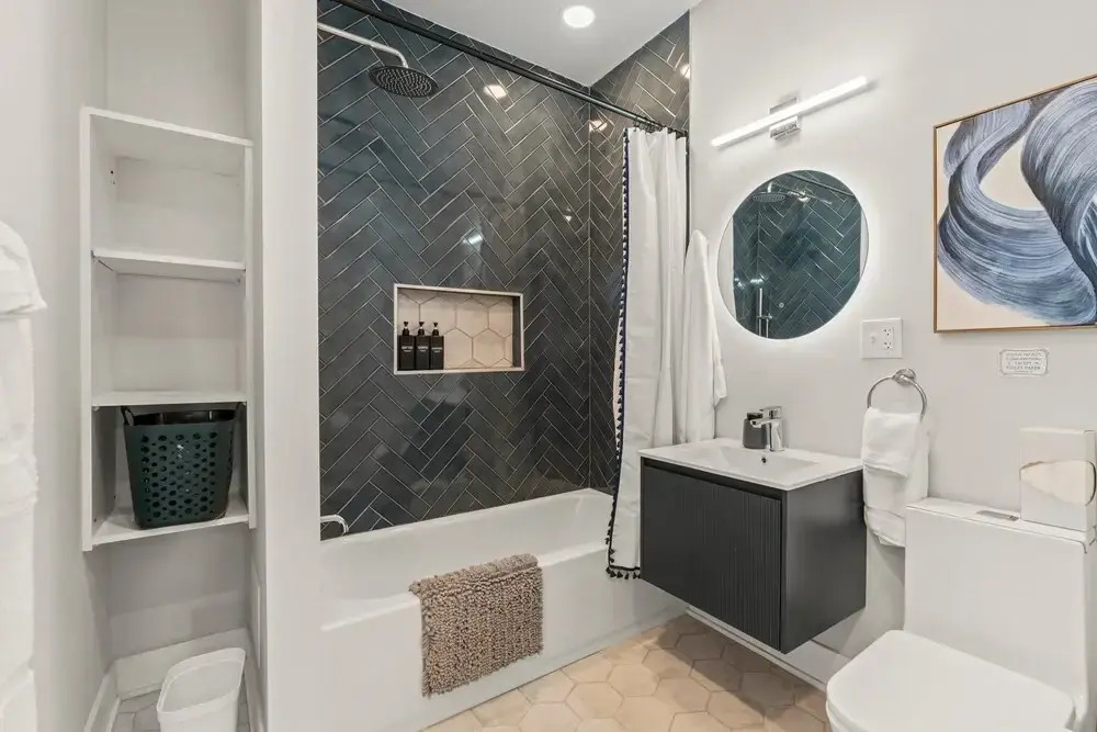 Passyunk Square Spacious 1BR - Huge Deck