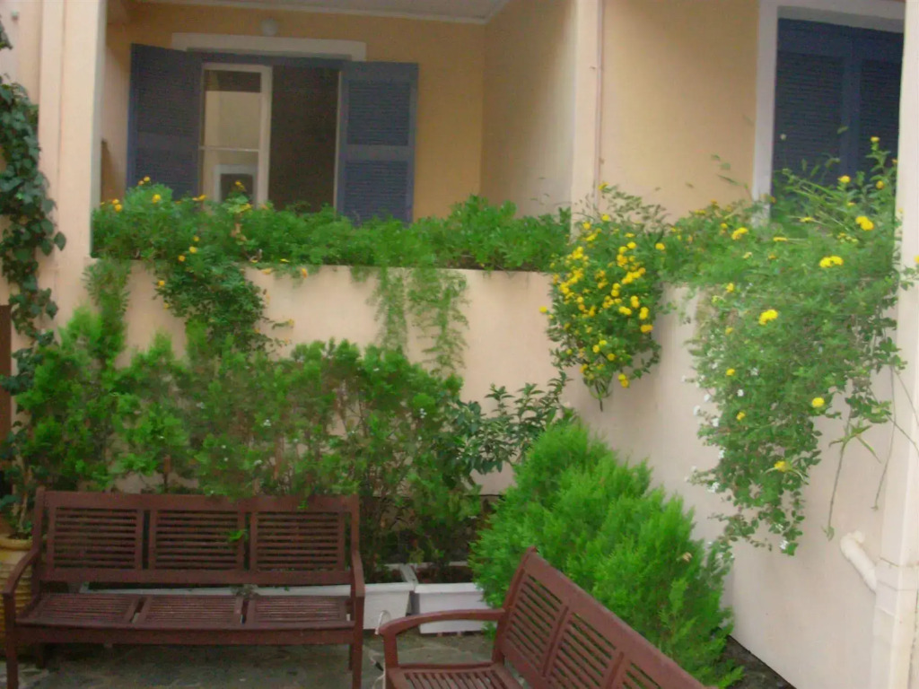 Louisa Apartments