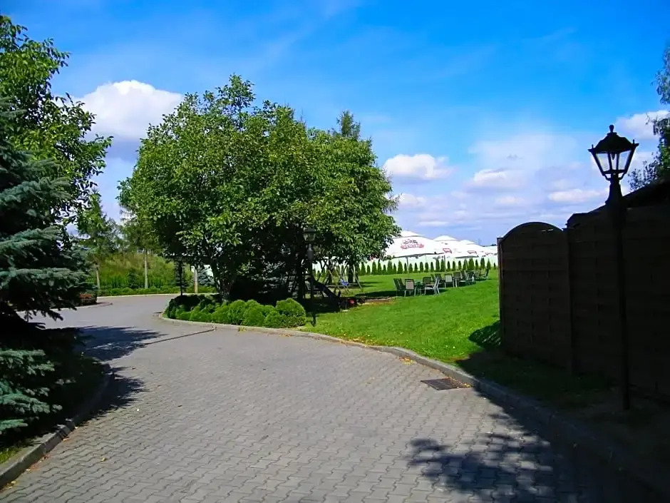 Hotel Restauracja Tawerna Gliwice - duży parking gratis