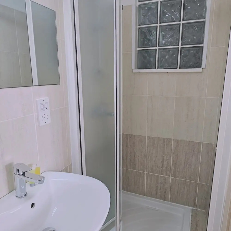 118 LCA - Stay White Petals Apartment