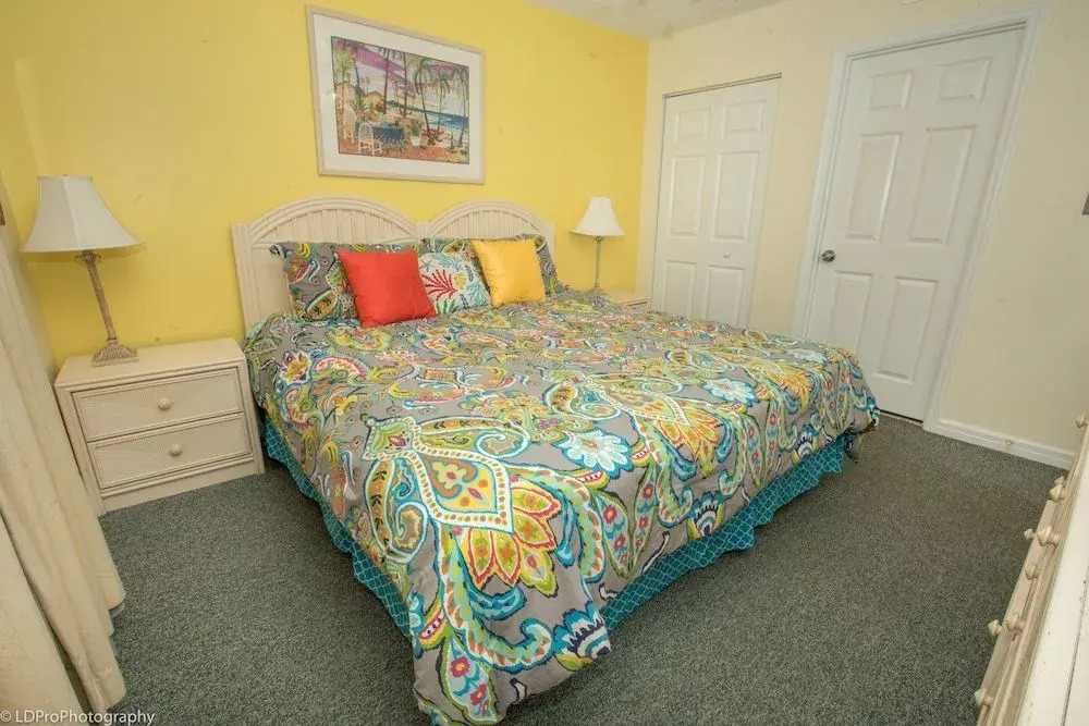 Pelican Beach 1811 1 Bedroom Condo by RedAwning