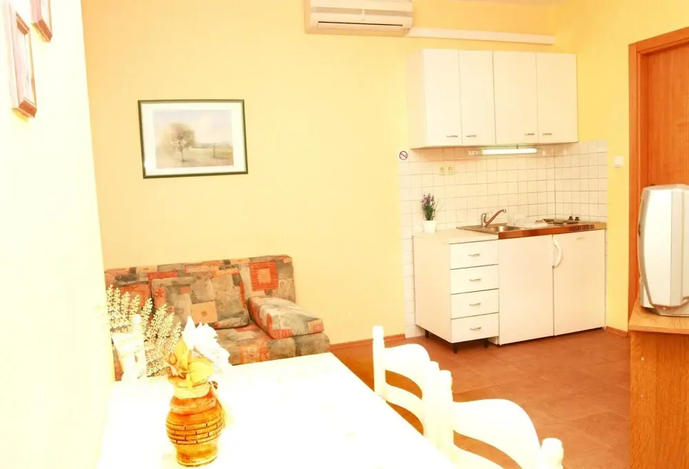 Apartment With one Bedroom in Okrug Gornji, With Enclosed Garden and W