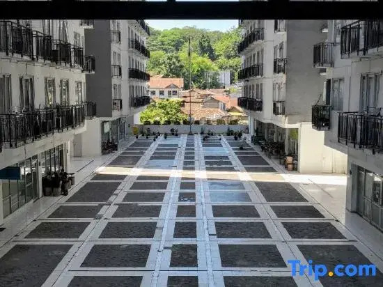Comfy Rooms Jarrdin Apartment Cihampelas Bandung by Made