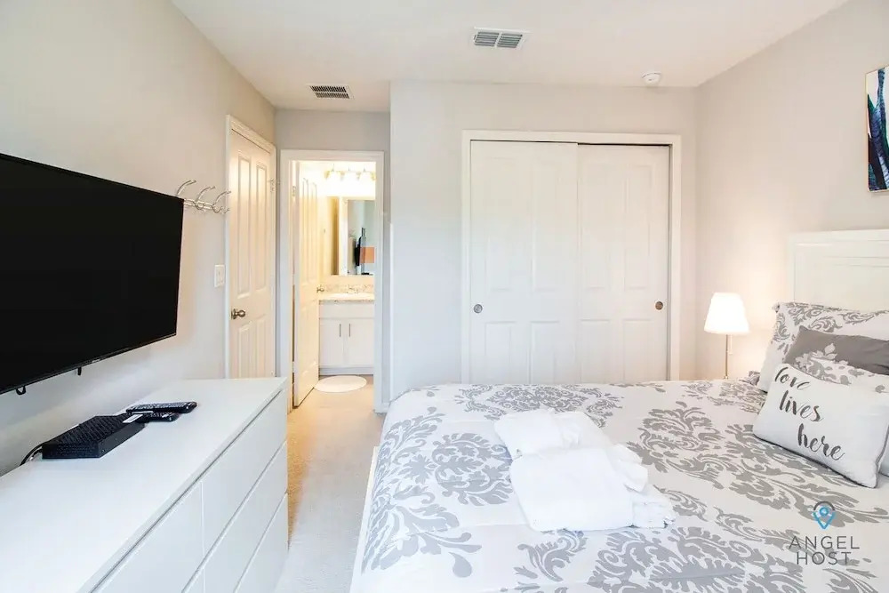 Spacious 4B Family-friendly Townhome Near Disney!
