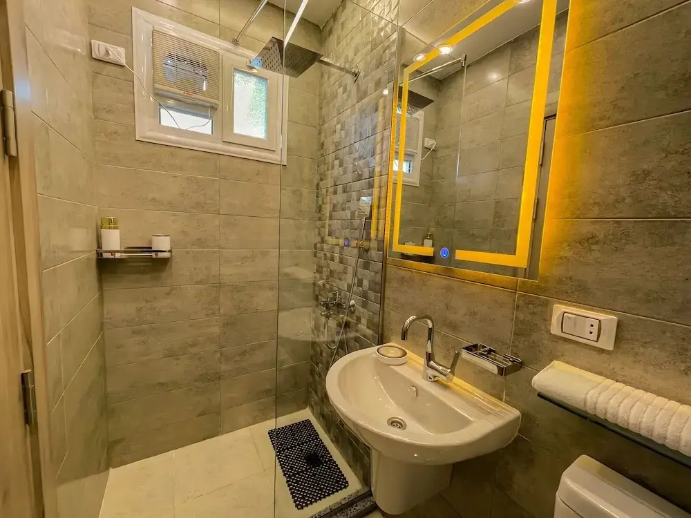 Holy Sheet Plus, Boutique Hotel