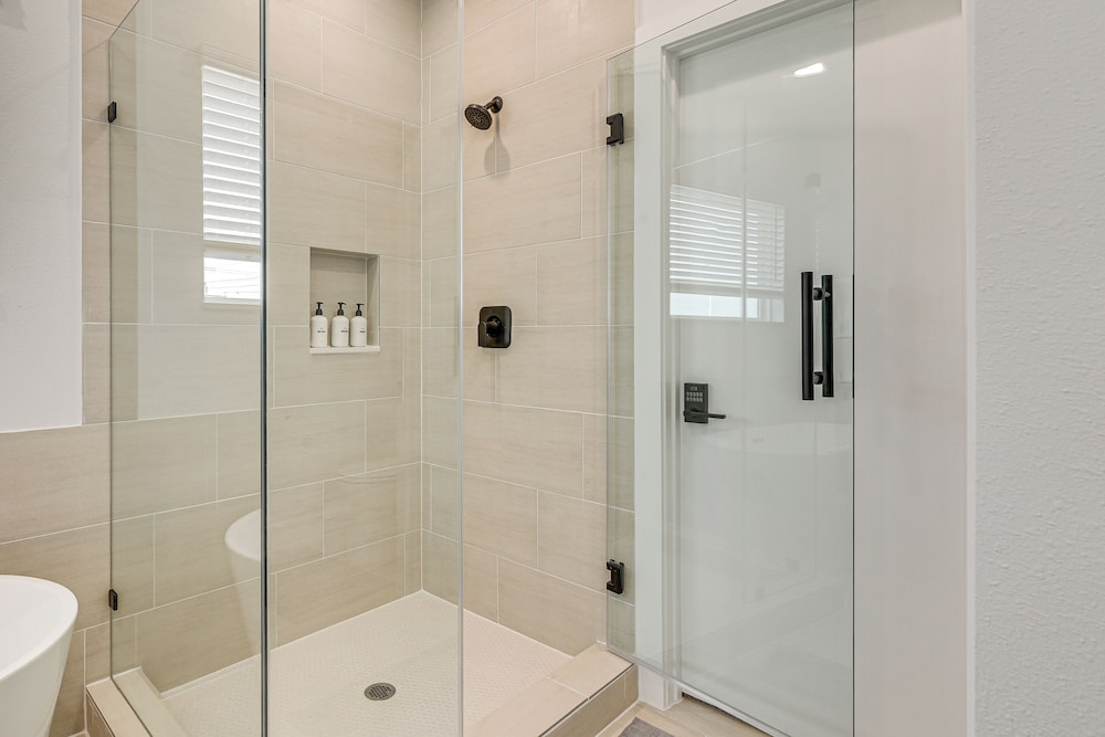 Sleek & Spacious! Prime Houston Home Near NRG