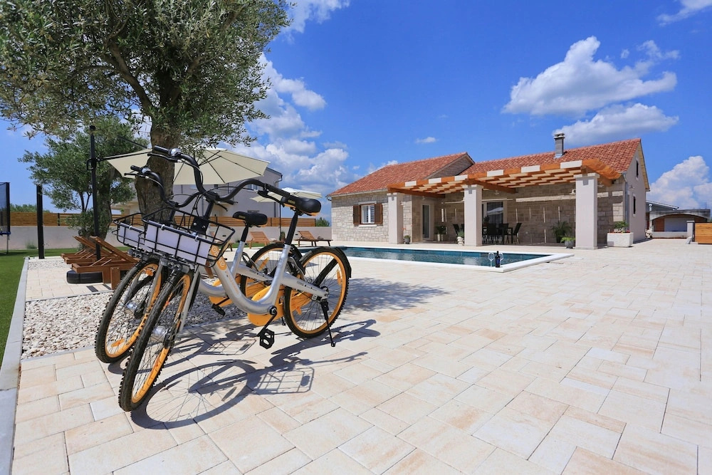 Villa Orkula With Heated Pool