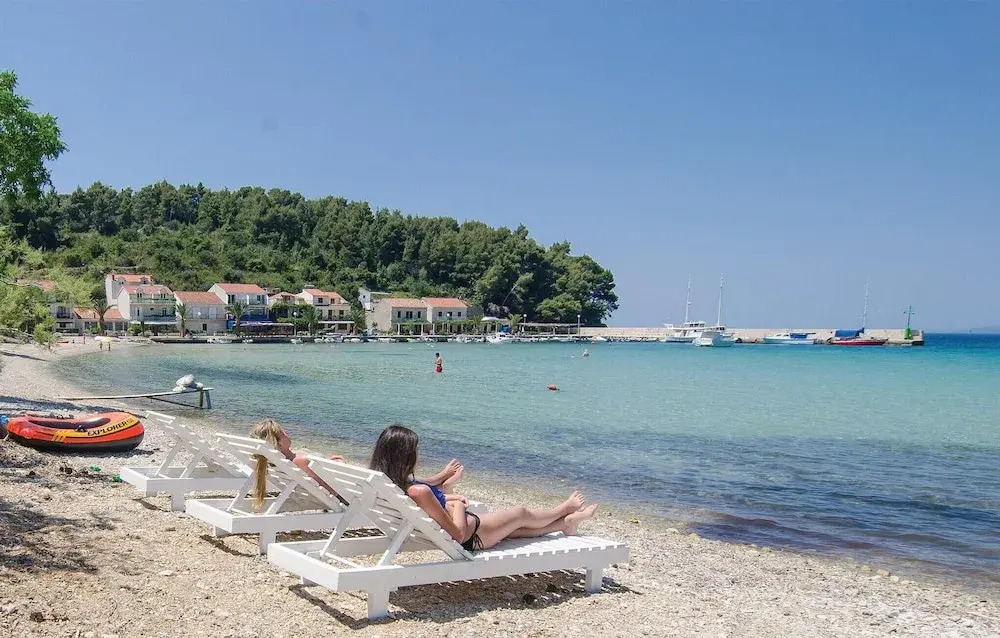 Nice Home in Zuljana With Wifi and 5 Bedrooms