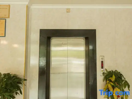 Fengcheng Business Hotel (Haikou Fengxiang Road)