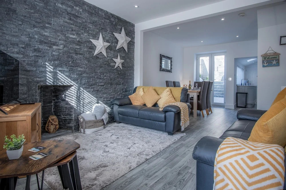 Hawtree Cottage - 2 Bedroom Cottage - Tenby