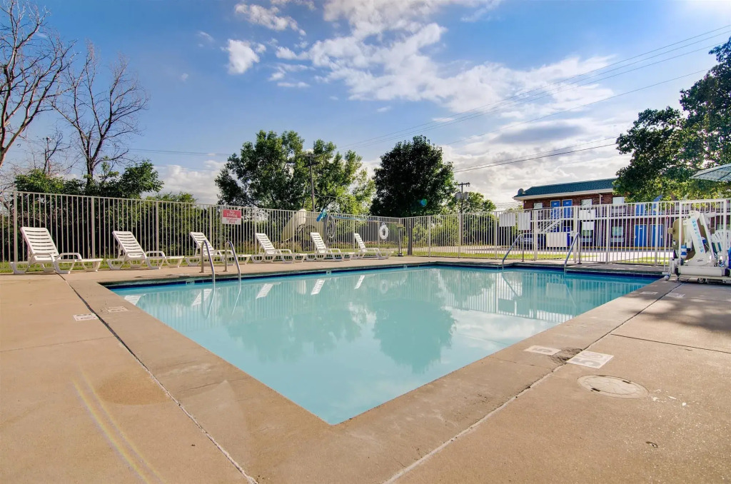 Motel 6-Salina, KS