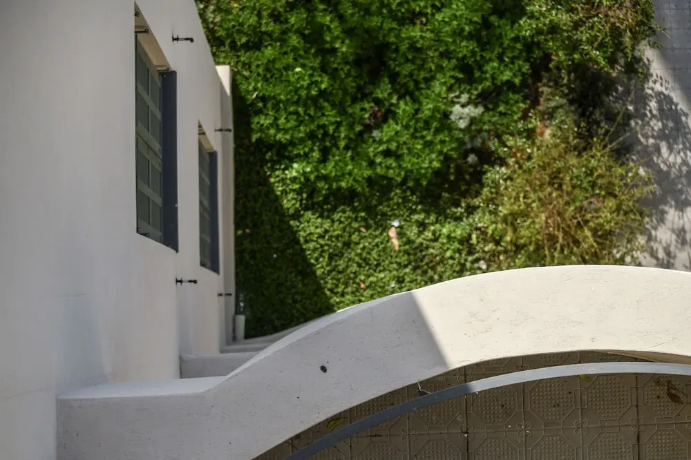 Artistic 2BD Apt w Balcony on Montefiore