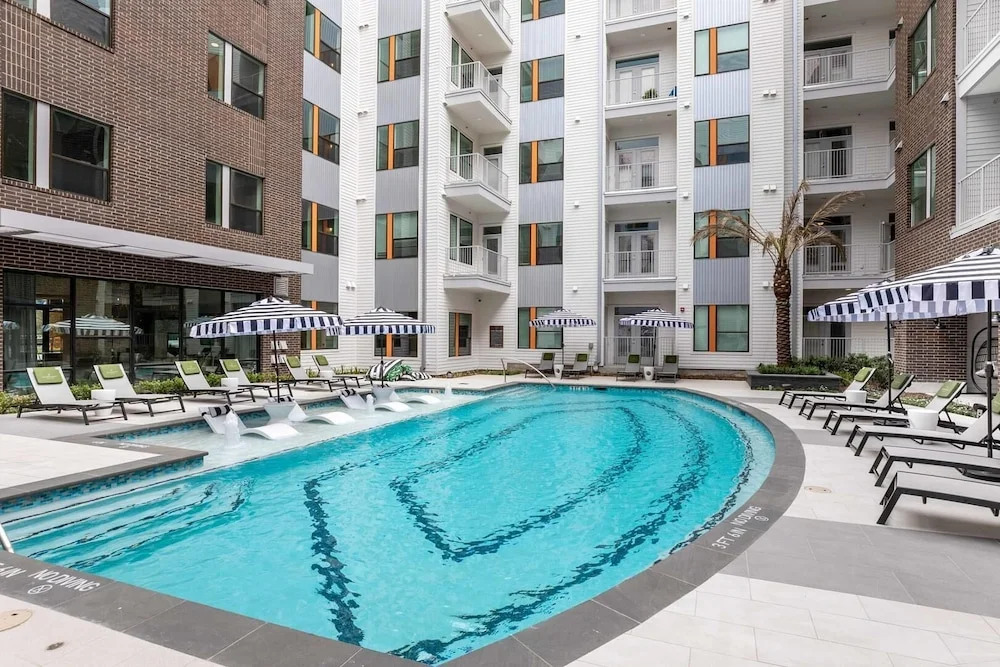 Landing Chic 1BD in Northside