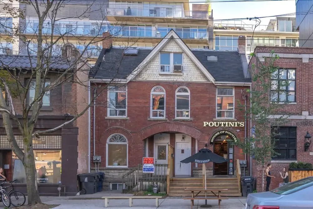 Spectular 1BR Condo in Hot King West