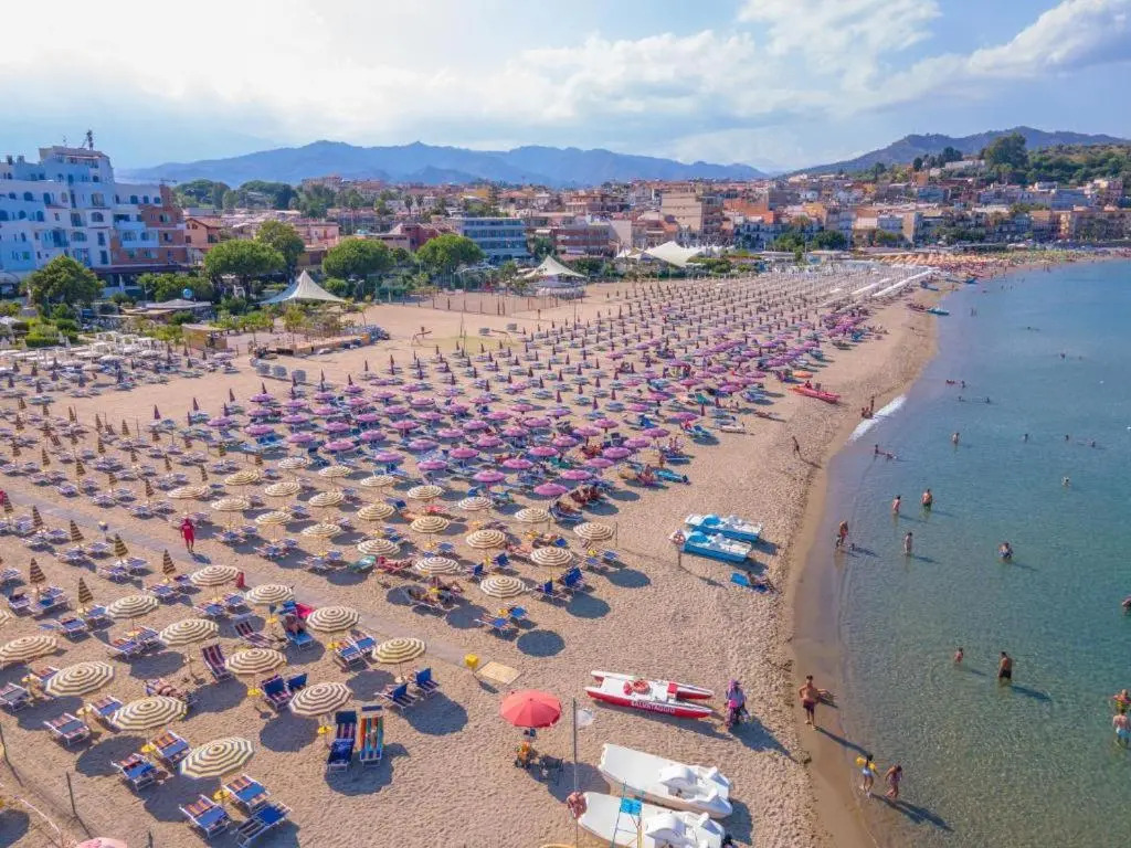 NAXOS GLAMOUR APARTMENT with terrace, parking and Etna View