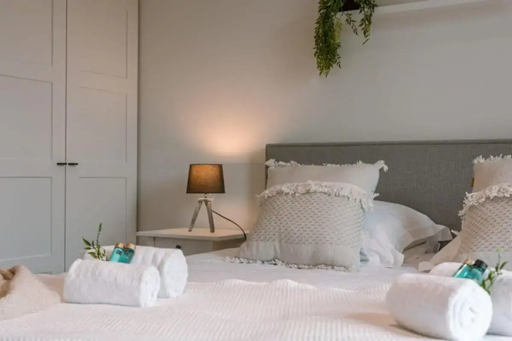 Top of the line apartment in a new upscale residence close to the sea and the beach
