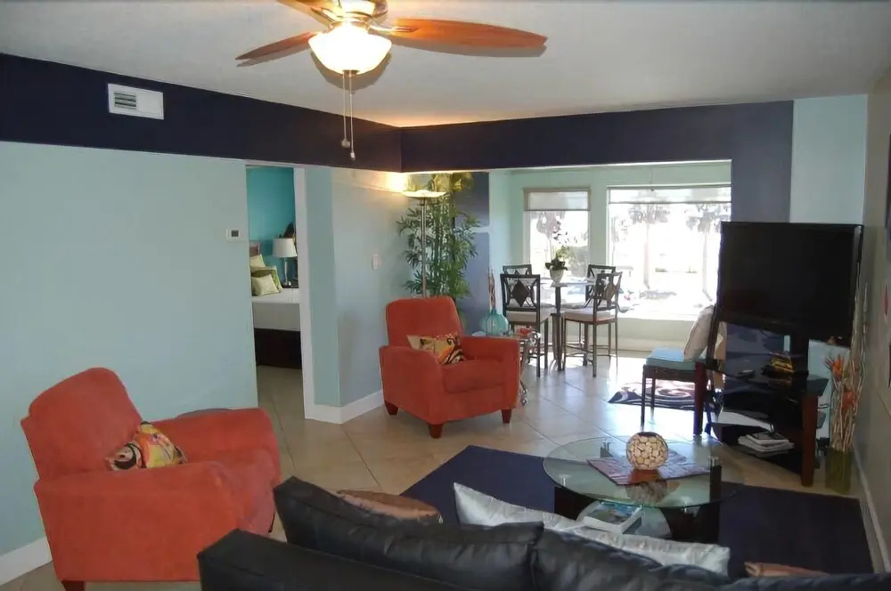 Sunset Royale - 204 1 Bedroom 1 Bathroom Apts