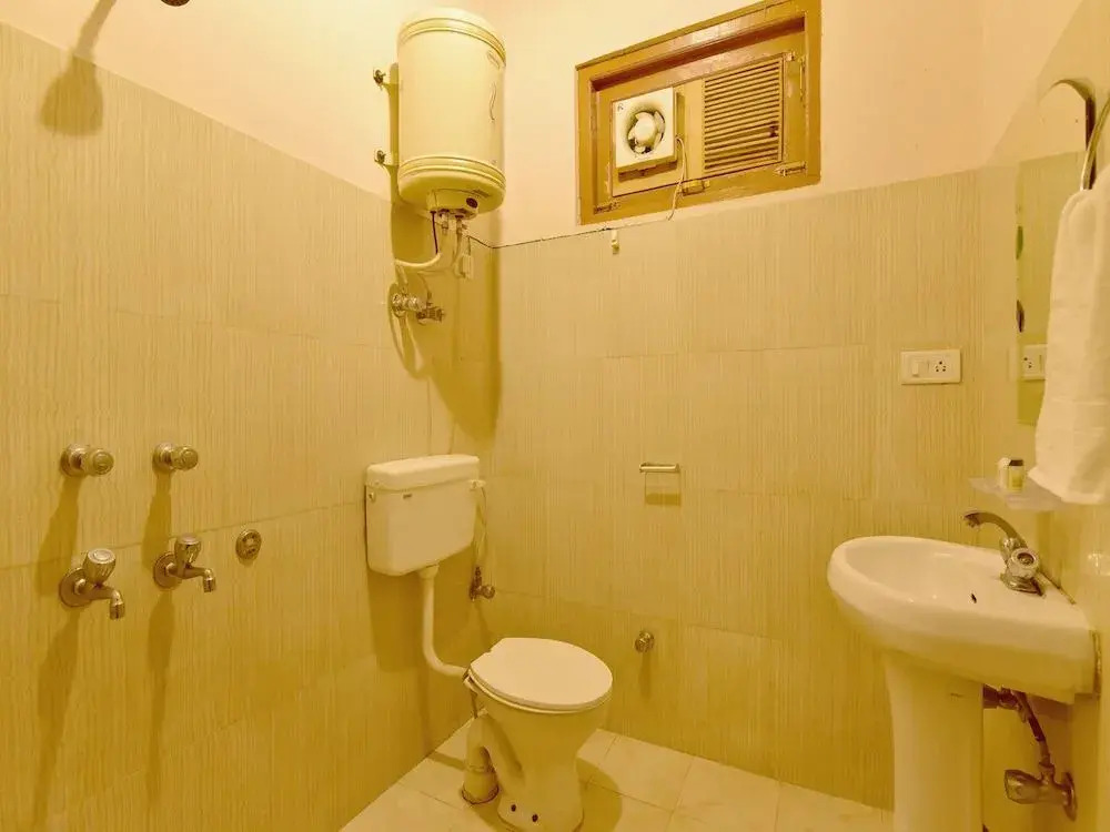OYO 18411 Hotel Aarya